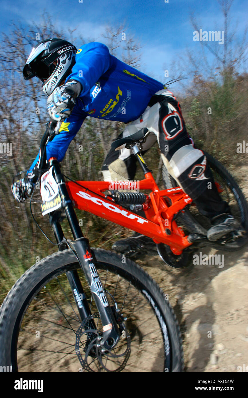 Mtb downhill hi-res stock photography and images - Alamy