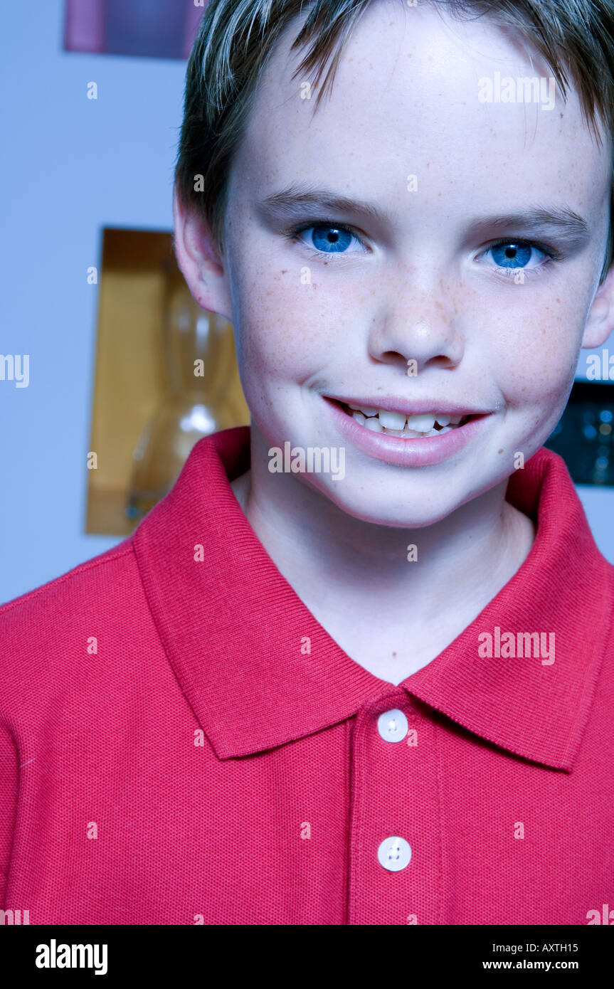 Portrait of a young boy smiling Stock Photo - Alamy