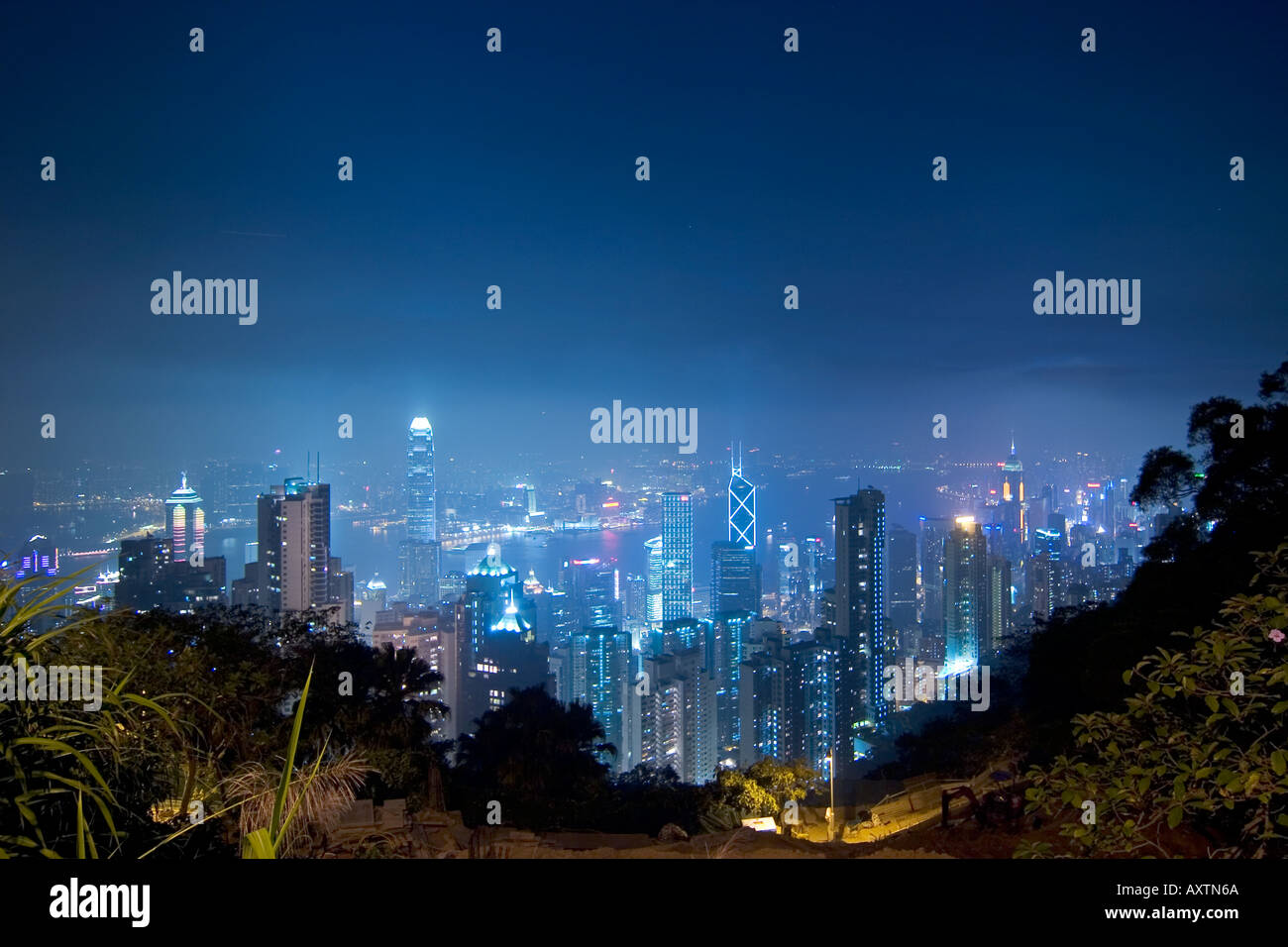 Hong Kong skyline at night viewed from Victoria Peak Stock Photo - Alamy