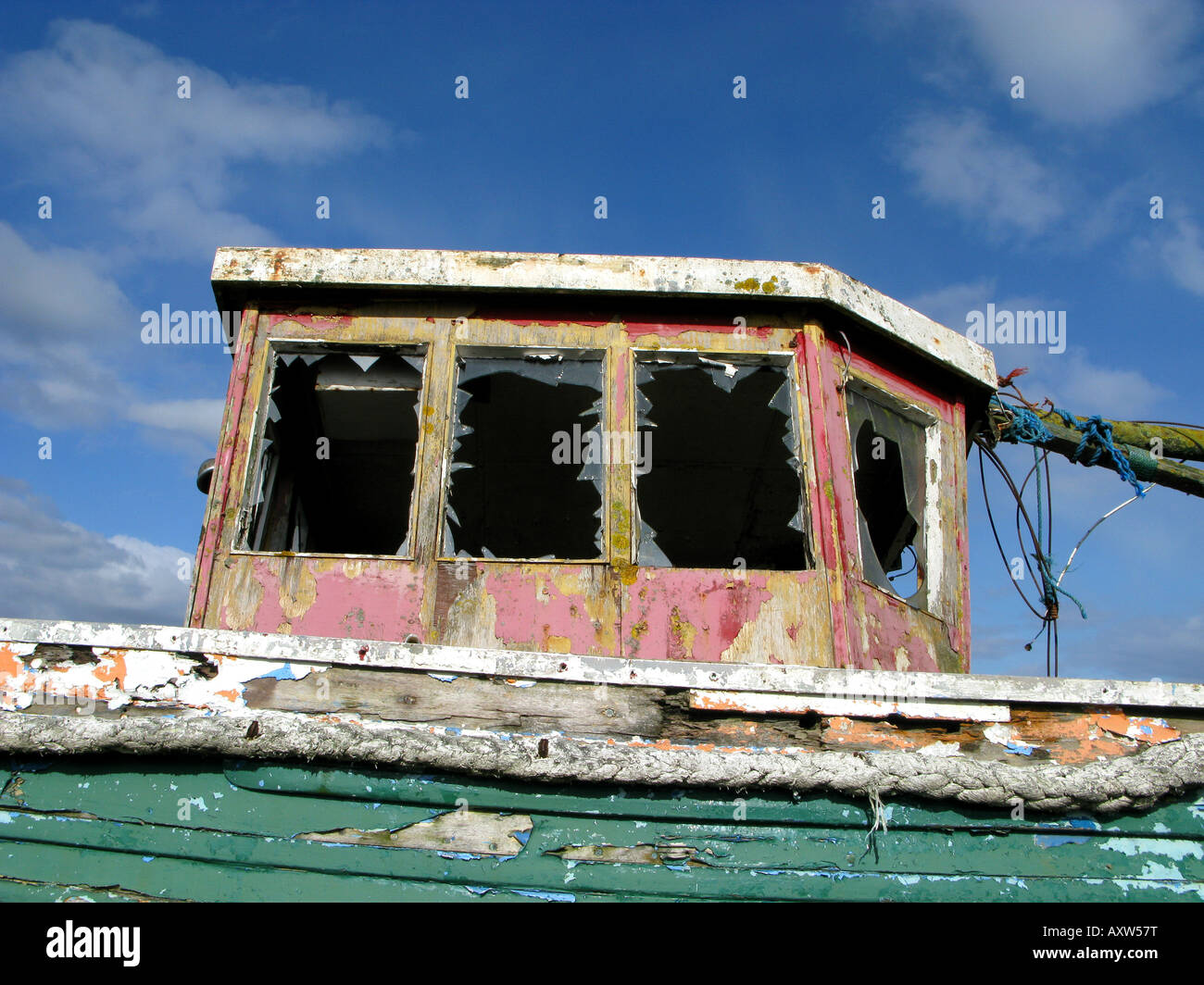 A derelict wooden fishing boat - 'Loch Ryan Lady' rotting on the banks of the River Dee, Kirkcudbright, Dumfries and Galloway. Scotland Stock Photo