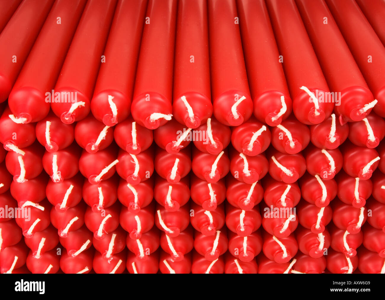 red non burning burnded candles candle light candlelight package stapel