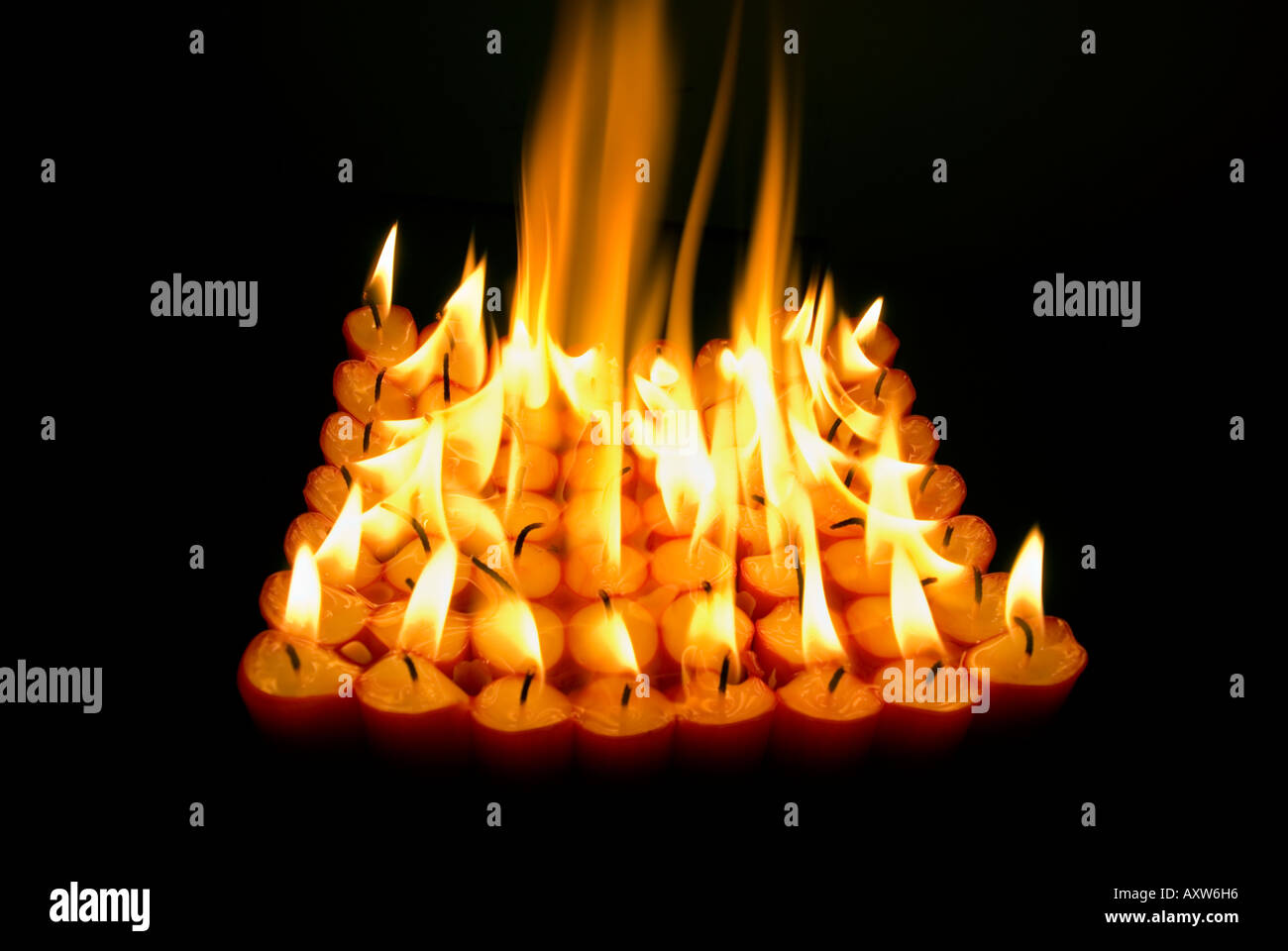 red burning burnded candles candle light candlelight package stapel