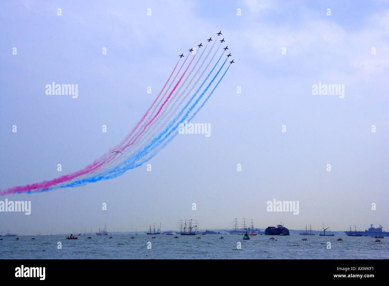 Trafalgar 200 International Fleet Review 28 June 2005 RAF Red Arrows display team above ships in the Solent JMH1051 Stock Photo