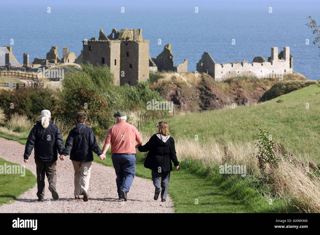 Dunnottar Castle near Stonehaven, Aberdeenshire, Scotland Stock Photo -  Alamy