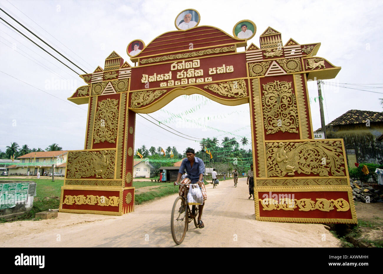 Sri Lanka Hikkaduwa temporary welcome gate for visiting politician Stock Photo