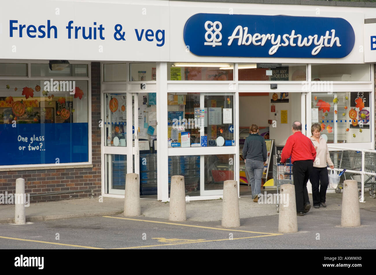 People walking into the Co op store supermarket waunfawr Aberystwyth Wales UK Stock Photo