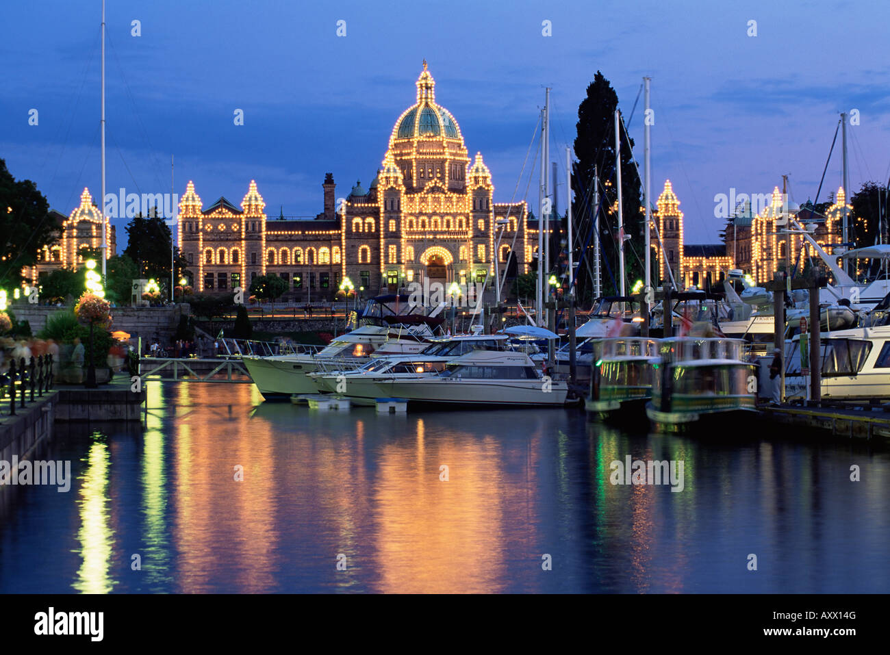 View across the Inner Harbour to the Parliament Buildings, at night, Victoria, Vancouver Island, British Columbia (B.C.), Canada Stock Photo