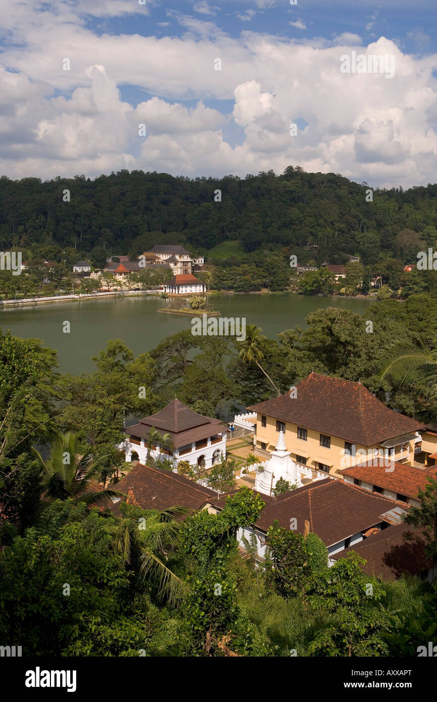 The Temple of the Tooth, housing the tooth relic of the Buddha, and Kandy Lake, Kandy, UNESCO World Heritage Site, Sri Lanka Stock Photo