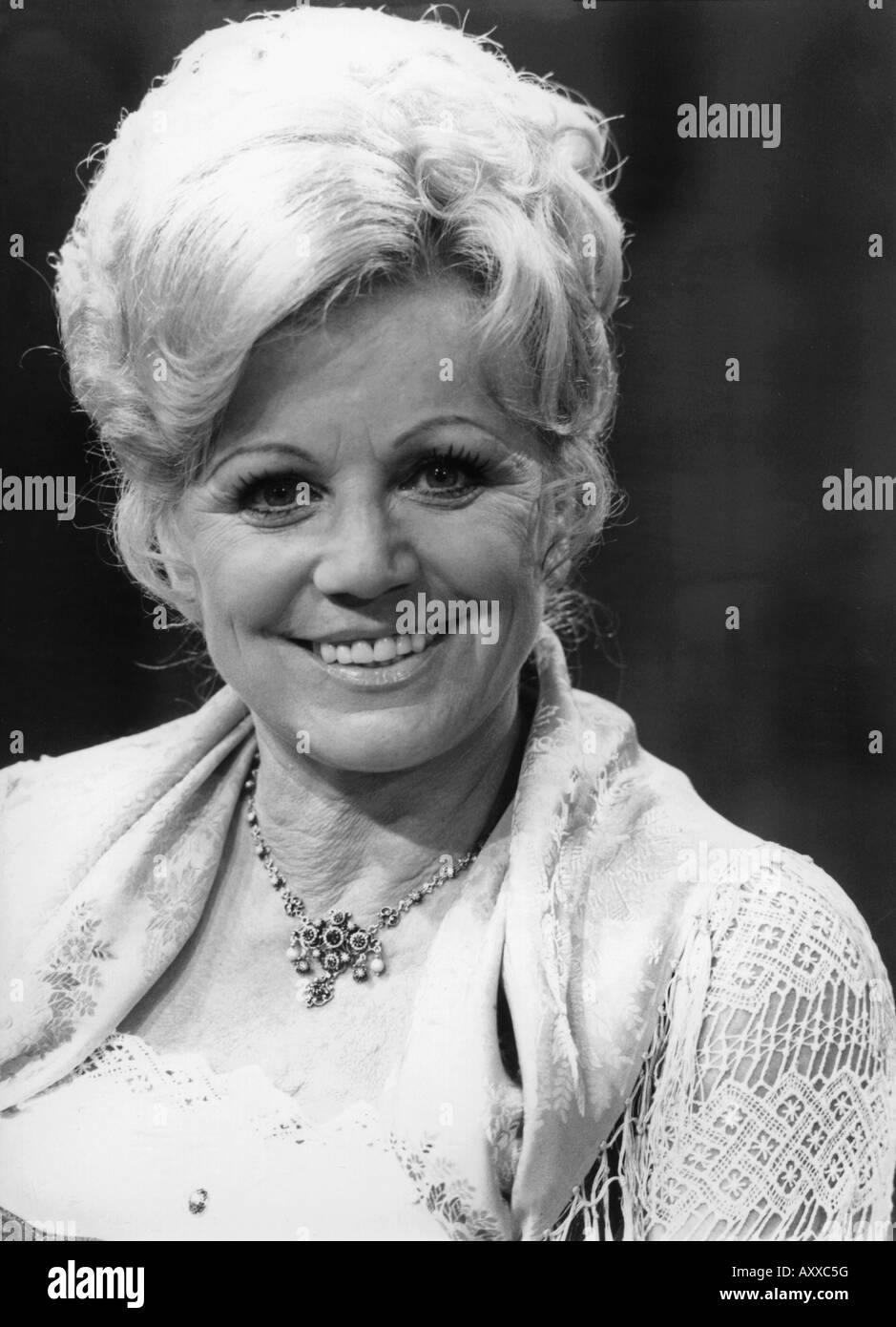 Hellwig, Maria, 22.2.1920 - 26.11.2010, German singer, portrait, ZDF television show 'Lass das mal den Tony machen', 1982, Stock Photo