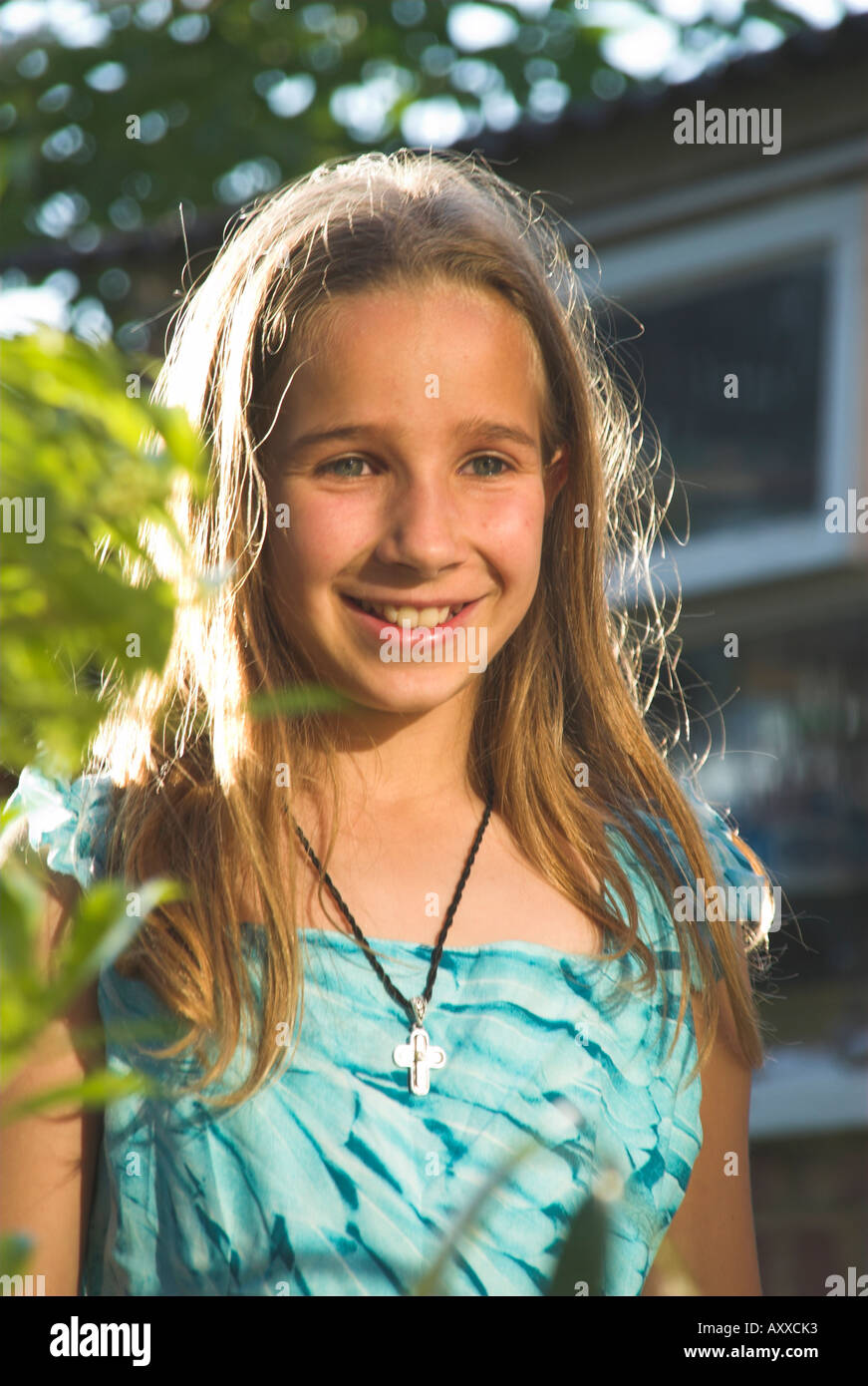 10 year old girl smiling hi-res stock photography and images - Alamy