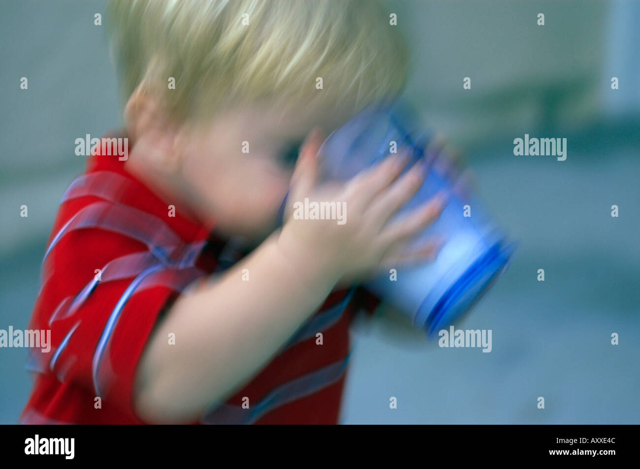 toddler drinking from cup Stock Photo Alamy