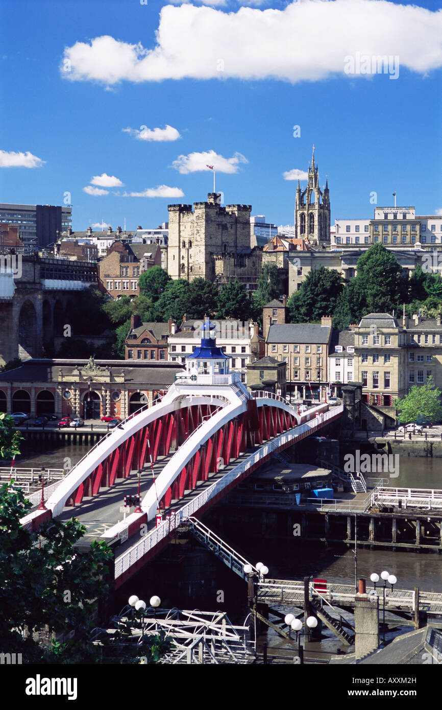 Swing Bridge and castle, Newcastle (Newcastle-upon-Tyne), Tyne and Wear, England, United Kingdom, Europe Stock Photo