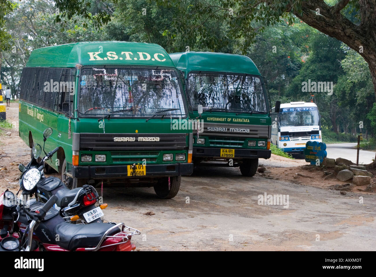 Coaches taking visitors on a mini safari in Indian wildlife reserve Stock Photo