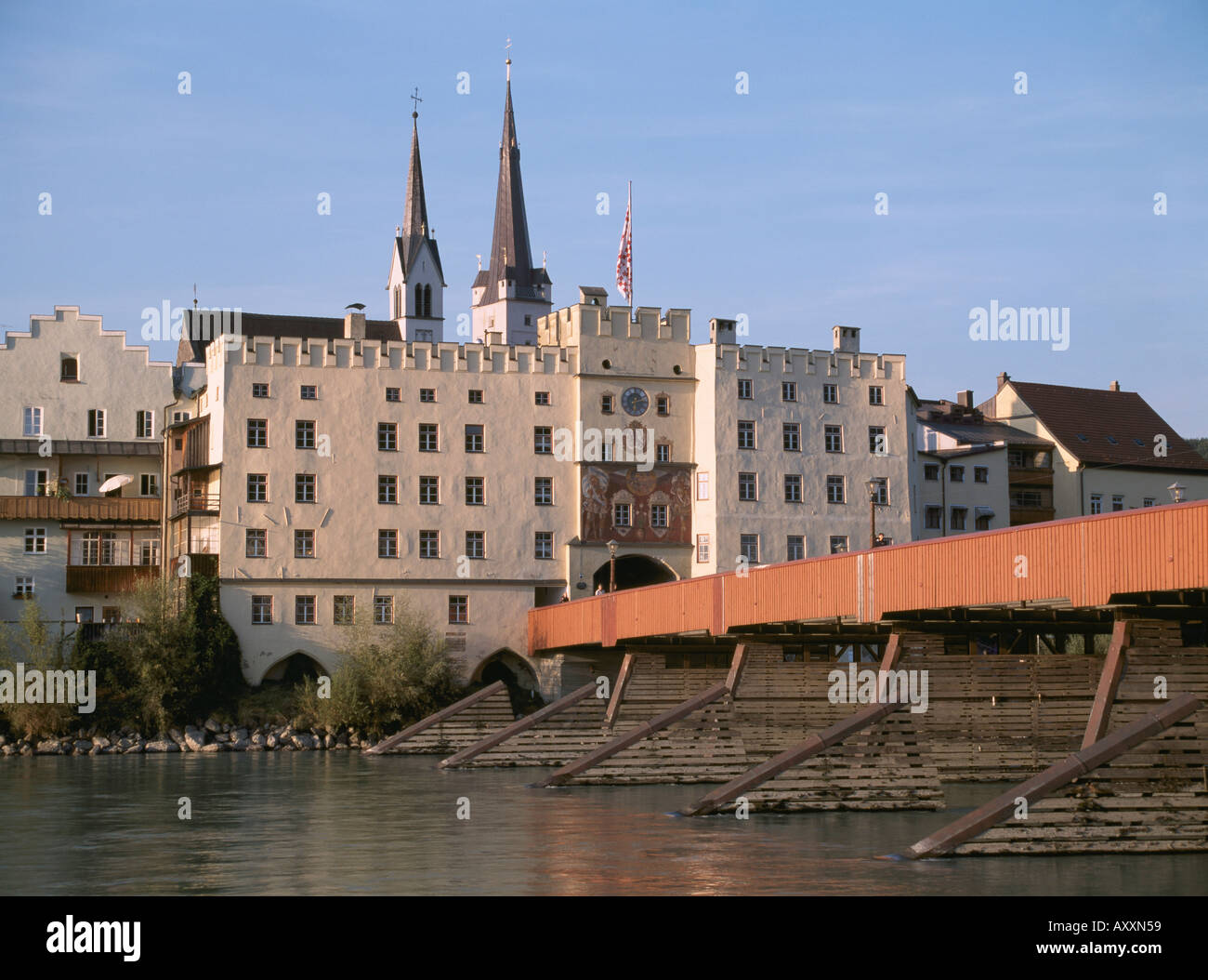 Wasserburg/Inn, Innbrücke und Hl-Geist-Spital, Süd-Ansicht Stock Photo