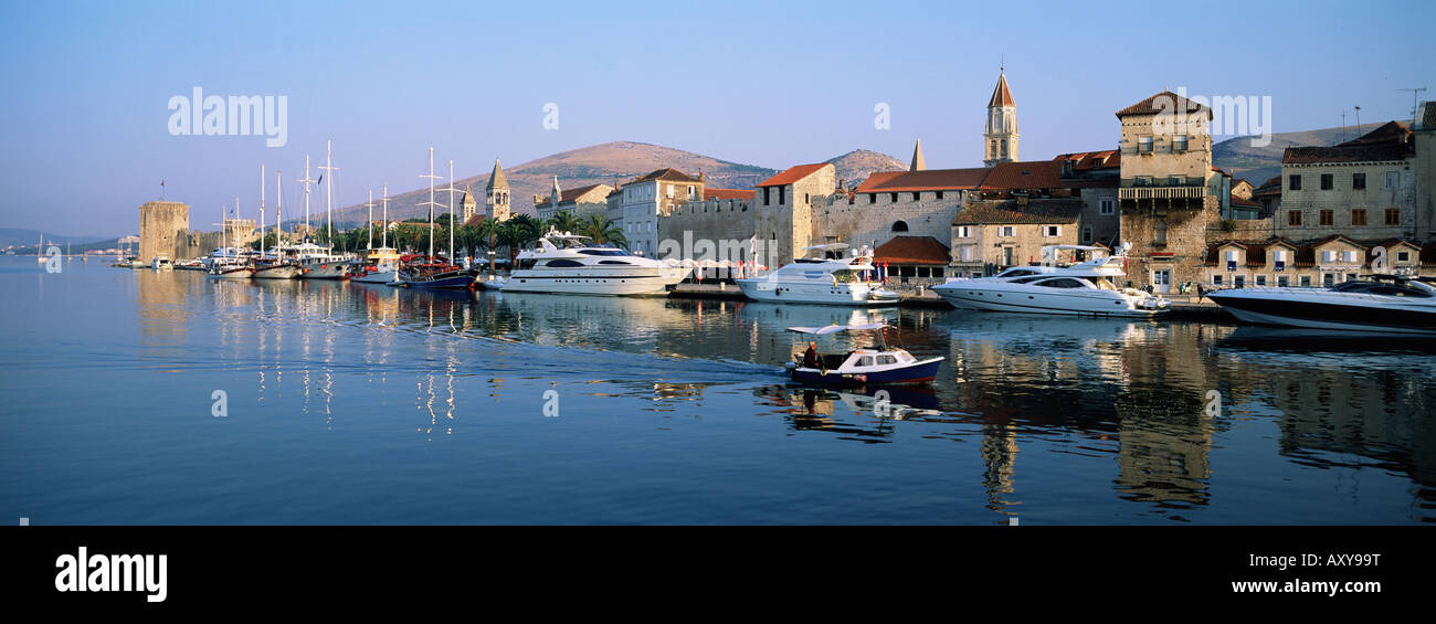City walls and the Kamerlengo fortress, Trogir, UNESCO World Heritage Site, Dalmatia, Dalmatian Coast, Croatia, Europe Stock Photo