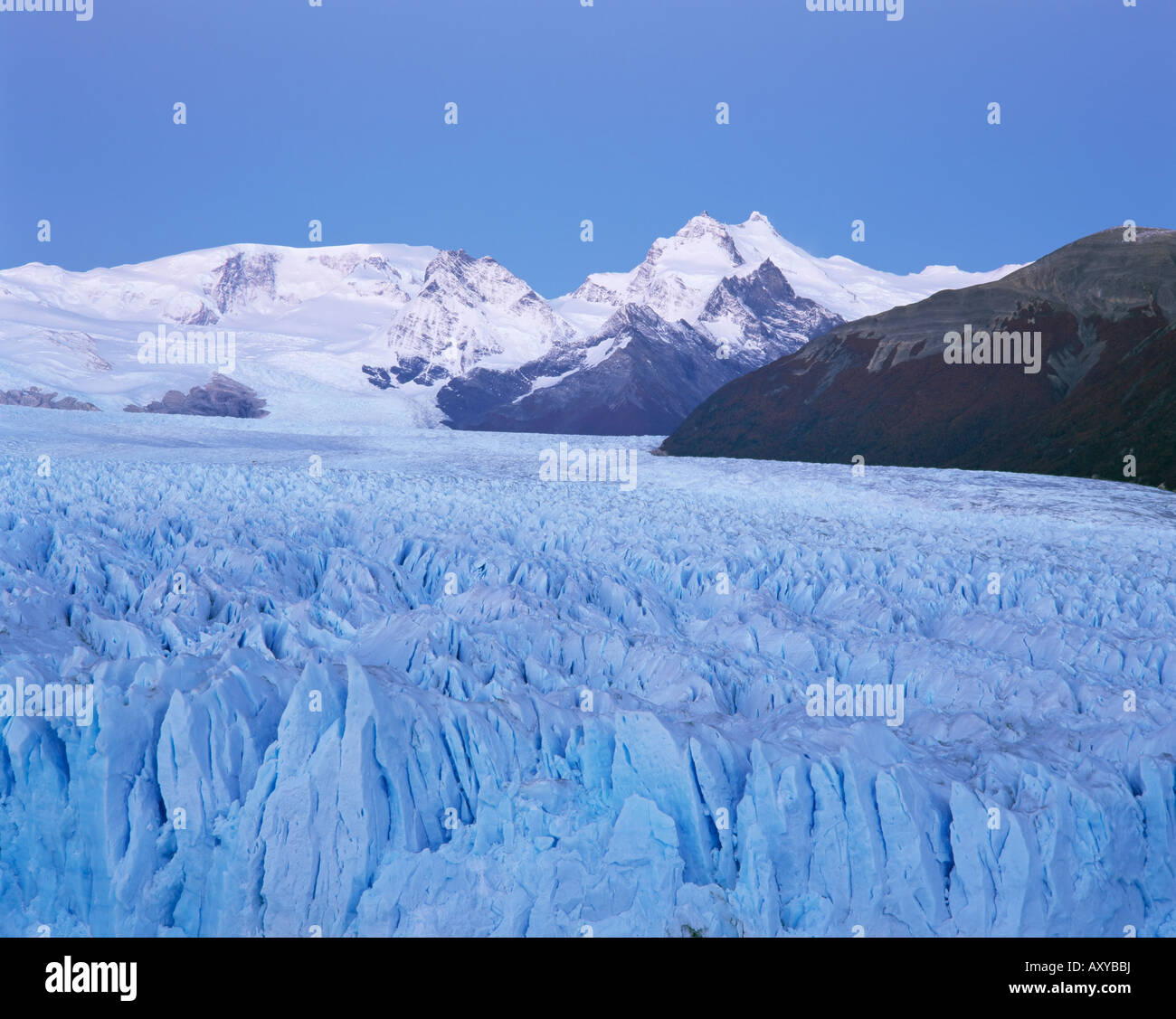Perito Moreno glacier and Andes mountains, Parque Nacional Los Glaciares, UNESCO World Heritage Site, El Calafate, Argentina Stock Photo