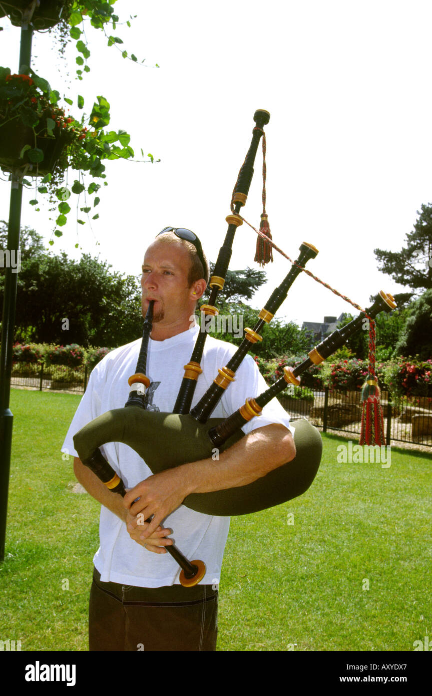 UK Dorset Bournemouth busker Sean Cartwright playing bagpipes in the square Stock Photo