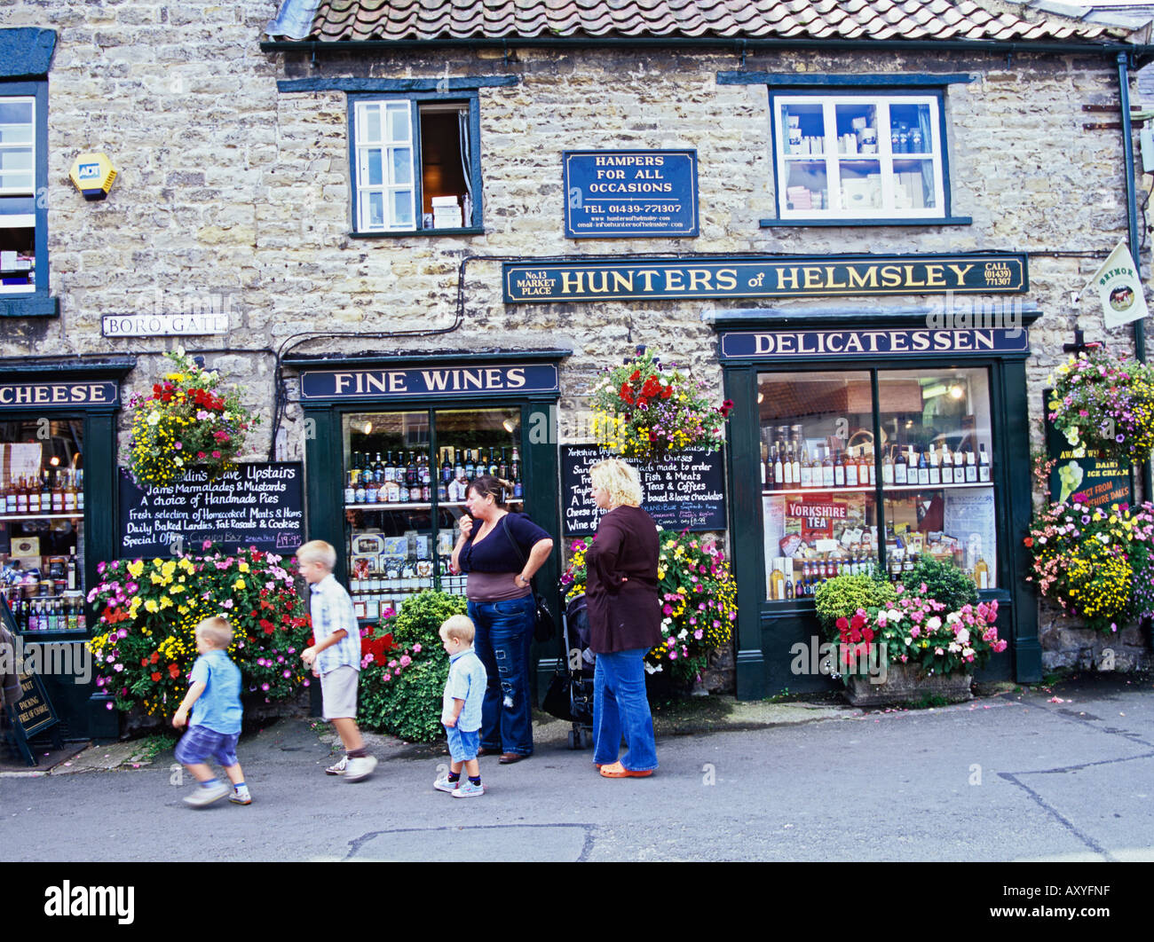 Helmsley Market Place High Resolution Stock Photography and Images Alamy