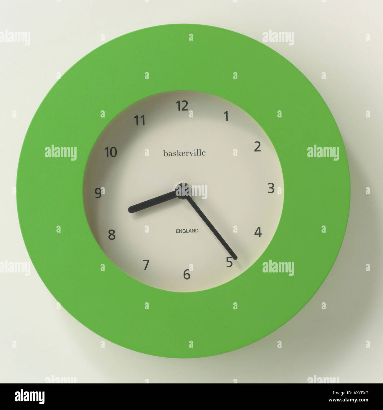 Large green clock hi-res stock photography and images - Alamy