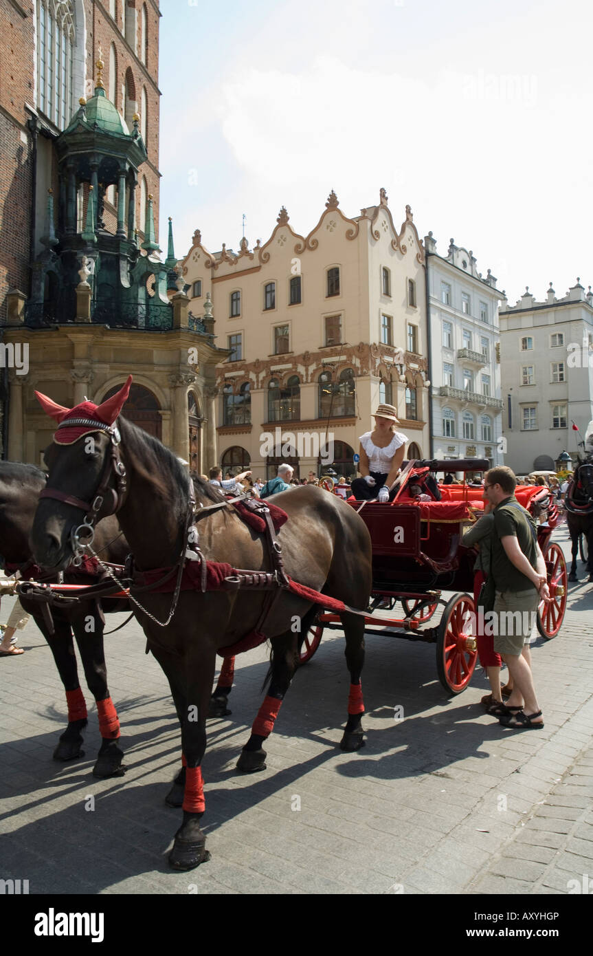 Horse and carriages in Main Market Square (Rynek Glowny), Old Town District (Stare Miasto), Krakow (Cracow), Poland Stock Photo