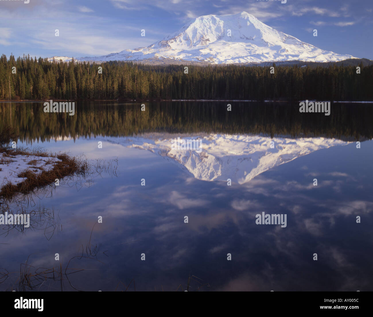 Takhlakh lake hi-res stock photography and images - Alamy