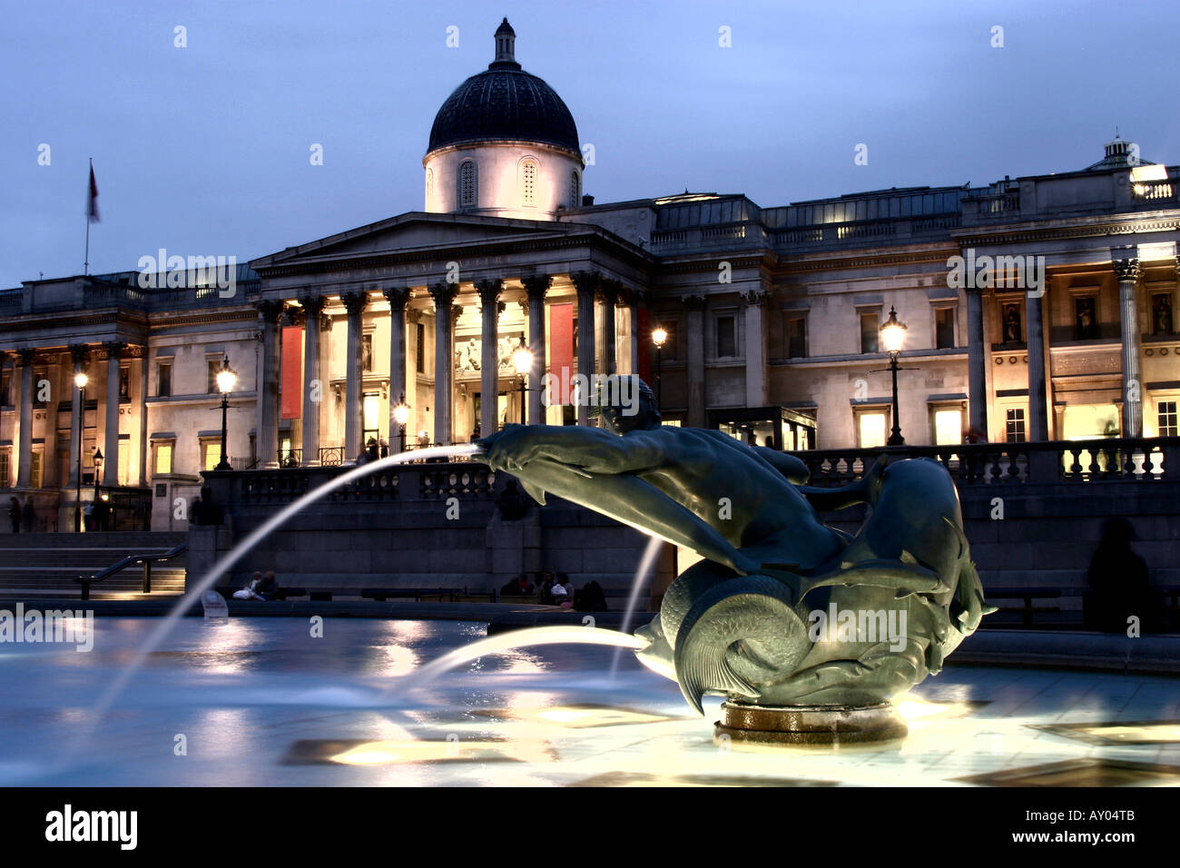 trafalgar square at night Stock Photo - Alamy