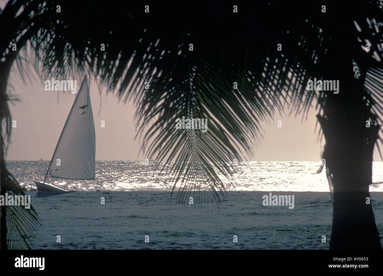 Beach scene 1970s hi-res stock photography and images - Alamy