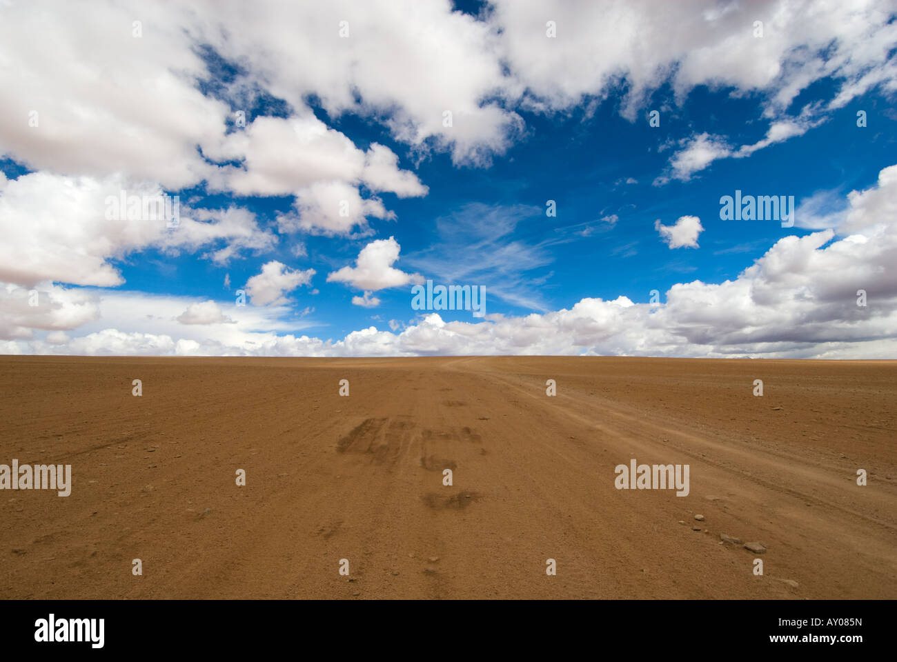 desert road white clouds and deep blue sky Stock Photo - Alamy
