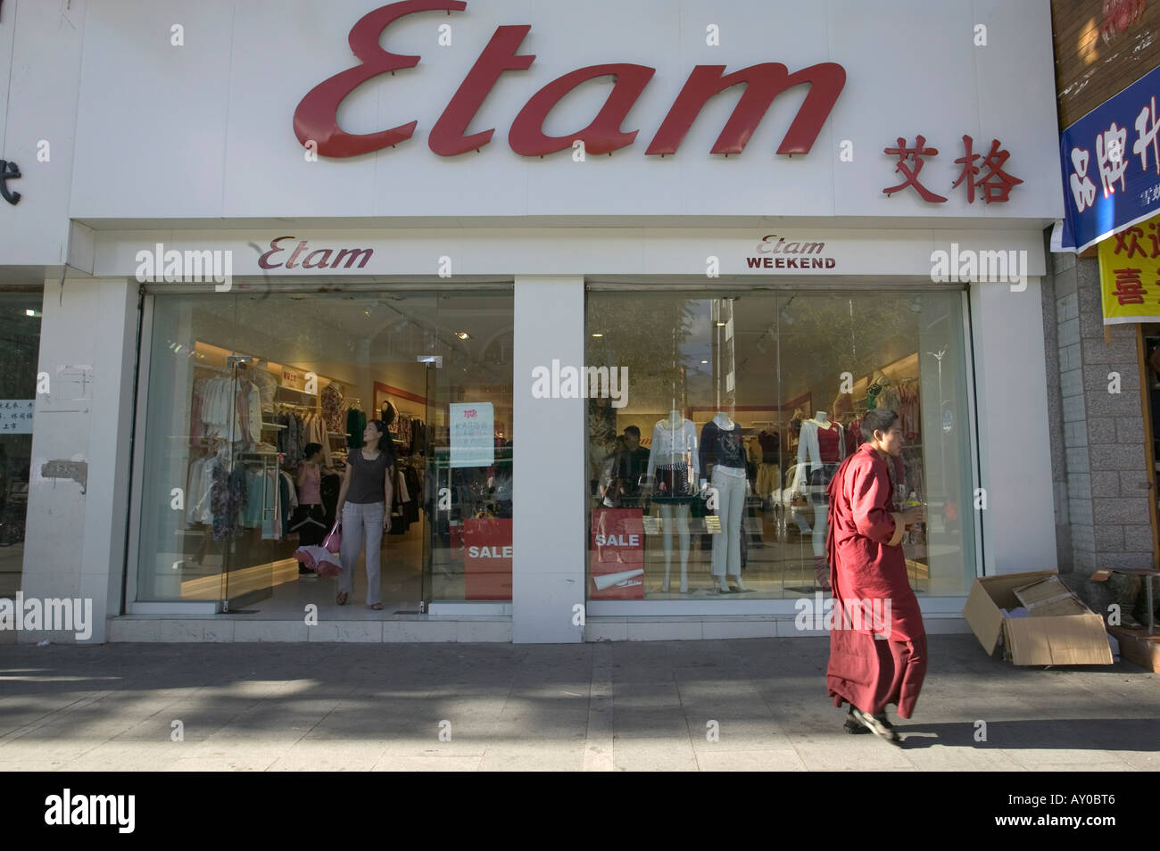 Etam shop hi res stock photography and images Alamy