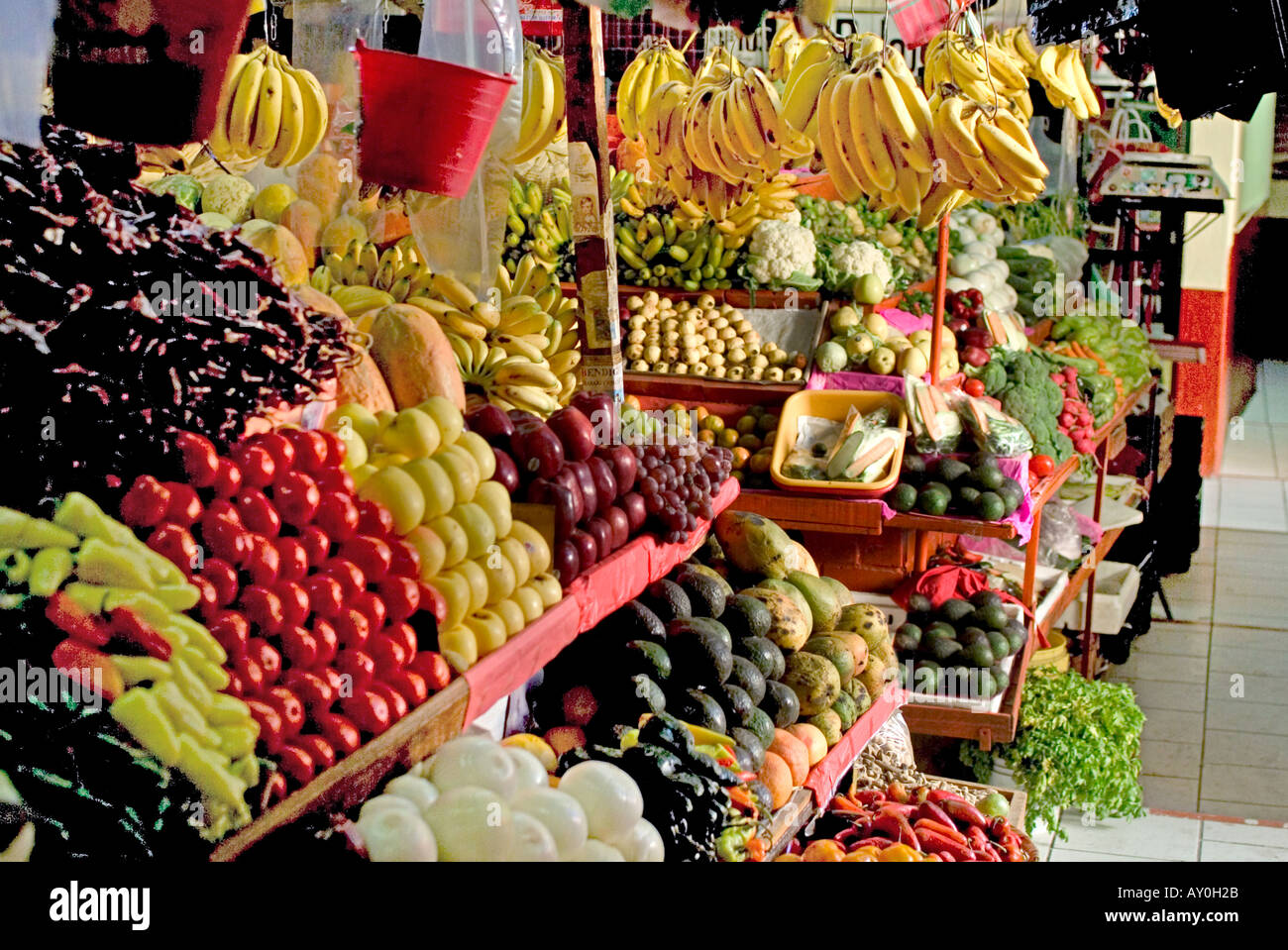 Fruit and vegetable stalls at farmers market Stock Photo - Alamy