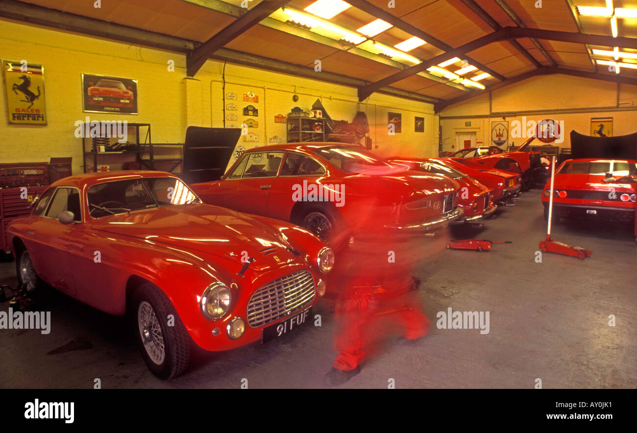 Classic car workshop Stock Photo - Alamy