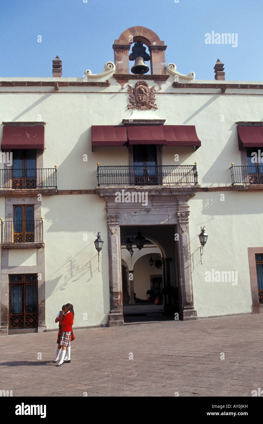 Two school girls standing in front of the Palacio de Gobierno or Casa de la Corregidora in the city of Querétaro, Mexico Stock Photo