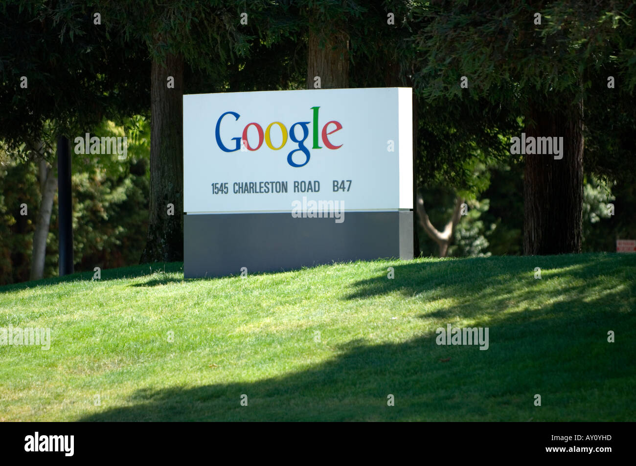 Sign outside Google headquarters building Palo Alto, CALIFORNIA Stock Photo  - Alamy