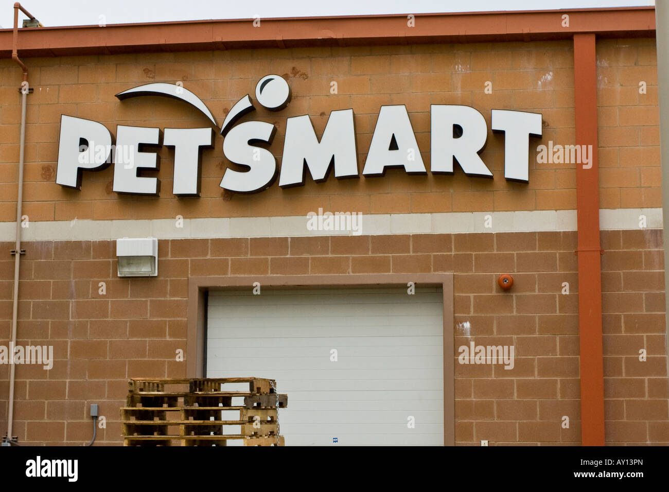 Petsmart hi res stock photography and images Alamy