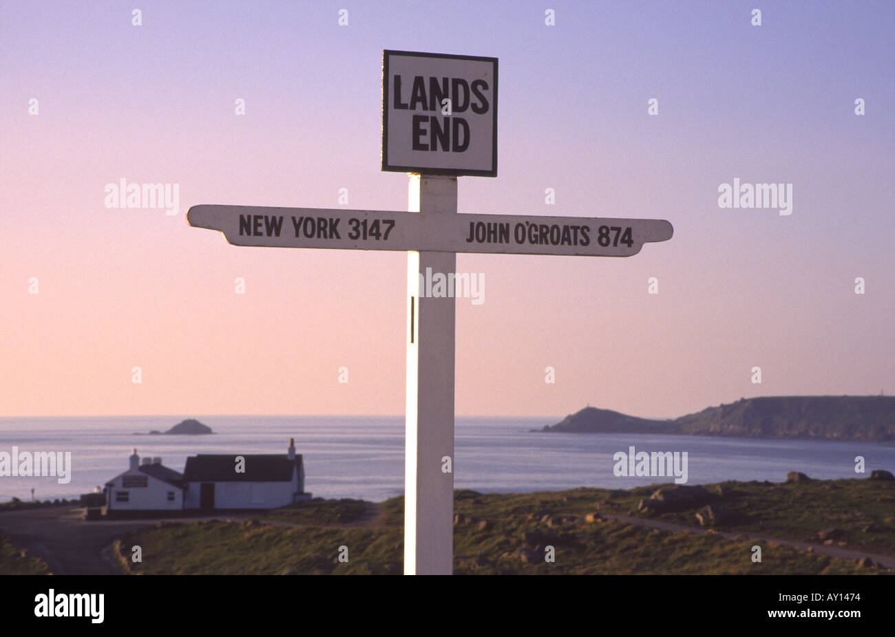 Lands end signpost hires stock photography and images Alamy