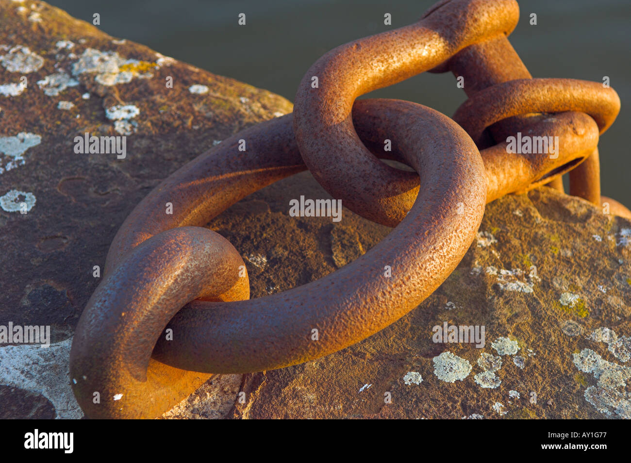 Rusty steel mooring ring and shackle Stock Photo - Alamy