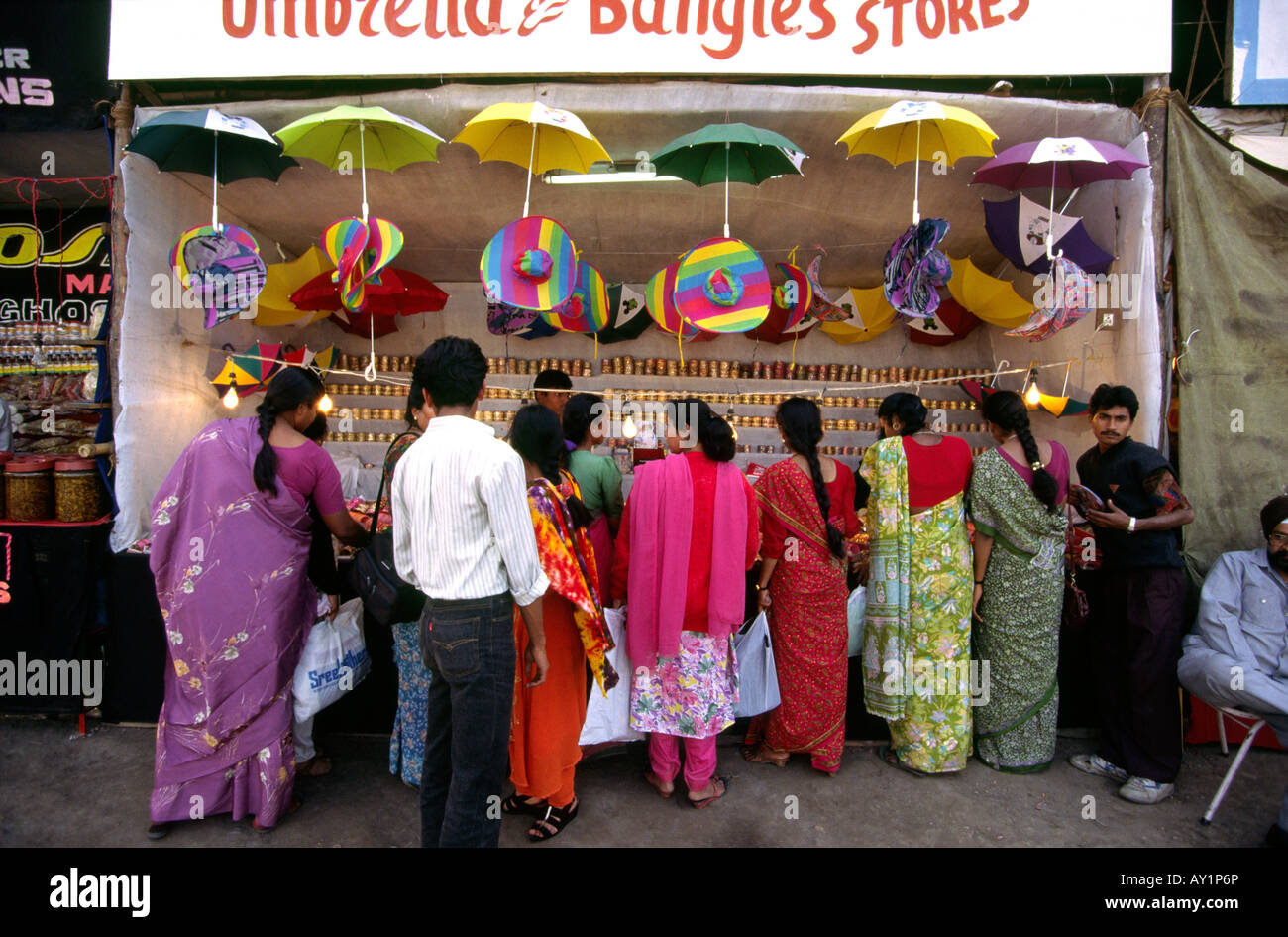 India West Bengal Calcutta women at bangle stall Stock Photo