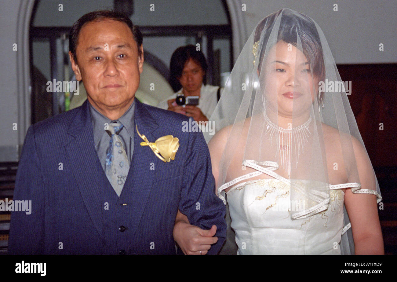 Bride aisle church hi-res stock photography and images - Alamy