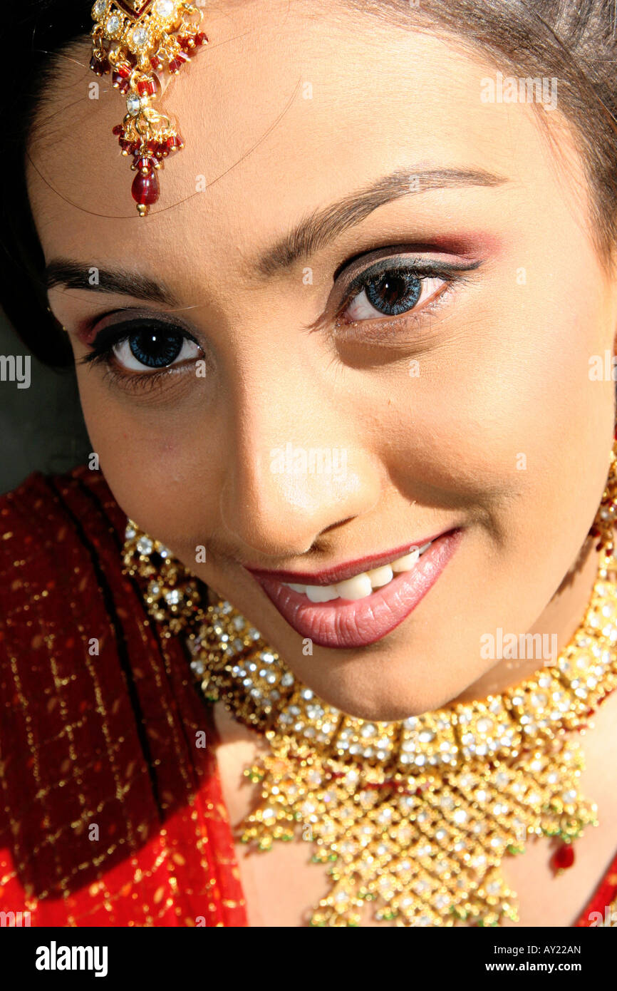Woman wearing gold lipstick hi-res stock photography and images - Alamy