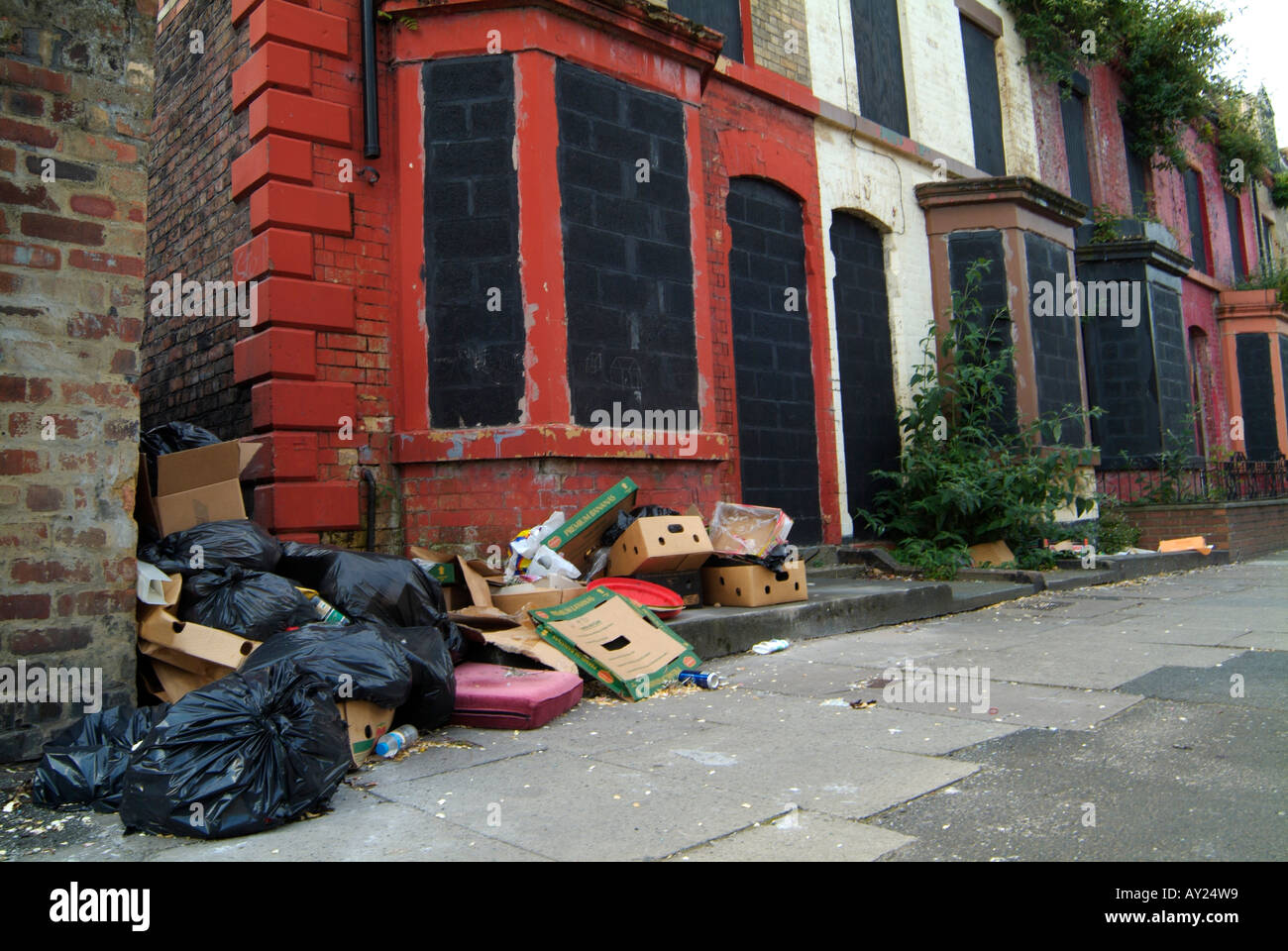 Derelict housing in Eversley Street off Princess Avenue, Liverpool Stock Photo