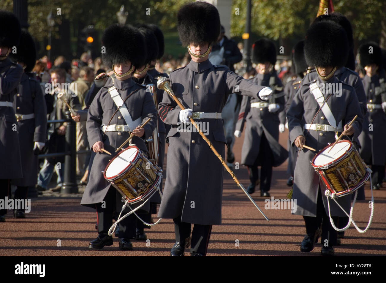Changing of the guard london the mall hi-res stock photography and images -  Page 4 - Alamy