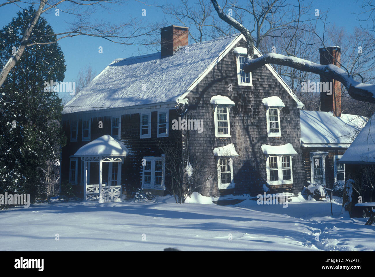New England colonial period  farmhouse under January snow, dated circa 1740 in Lyme Connecticut Stock Photo