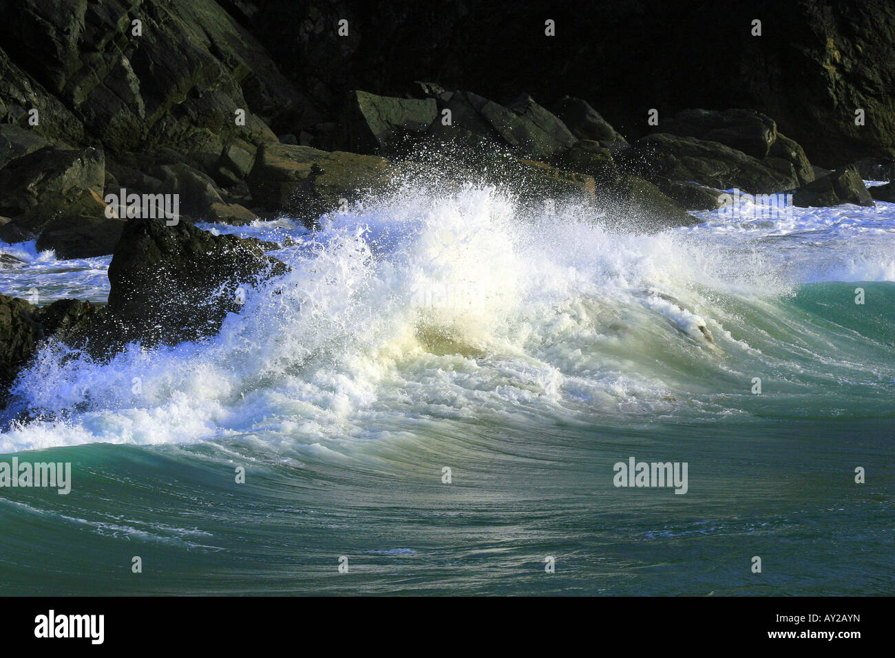 Surf splash on the rocks hi-res stock photography and images - Alamy