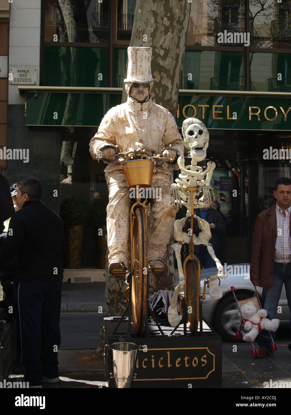 Street Artist Las Ramblas Barcelona Spain city Stock Photo - Alamy