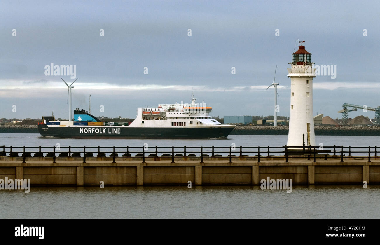 Liverpool Ferry Postcode Ferry arriving at the port of Liverpool Stock Photo - Alamy