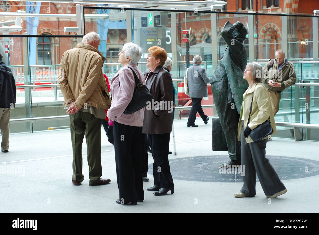 Statue of Sir John Betjeman at St Pancras International station Stock Photo