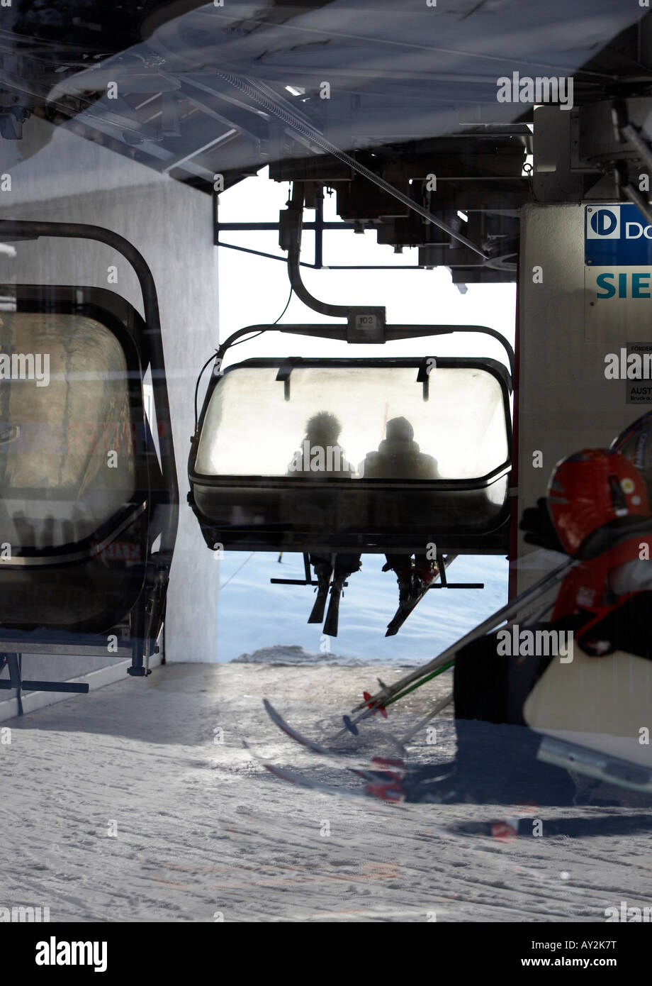 Chair lift at ski resort hi-res stock photography and images - Alamy