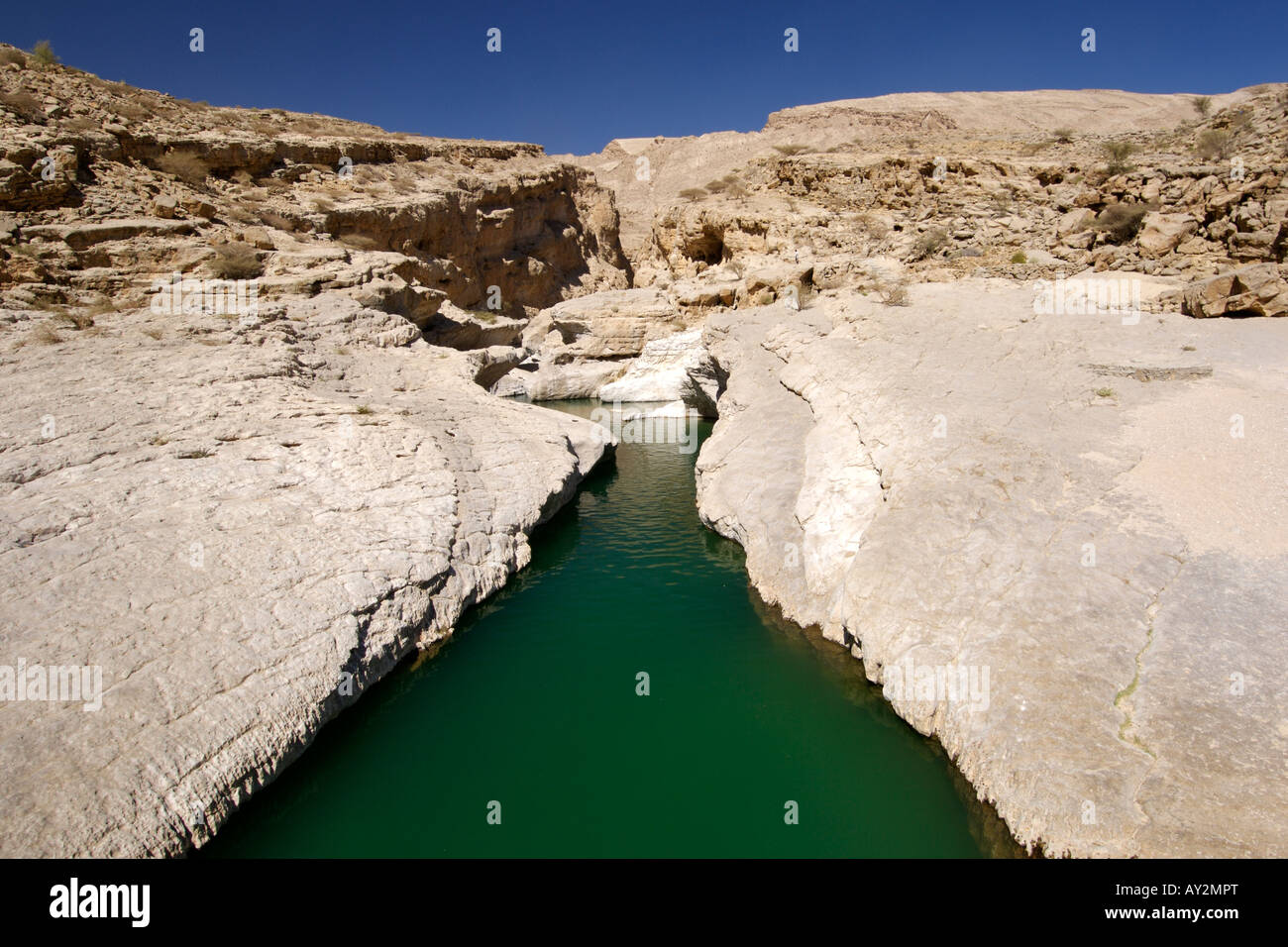 The turquoise waters of Wadi Bani Khalid in the eastern Hajar mountains (Al Hajar ash sharqi) in the Sultanate of Oman. Stock Photo