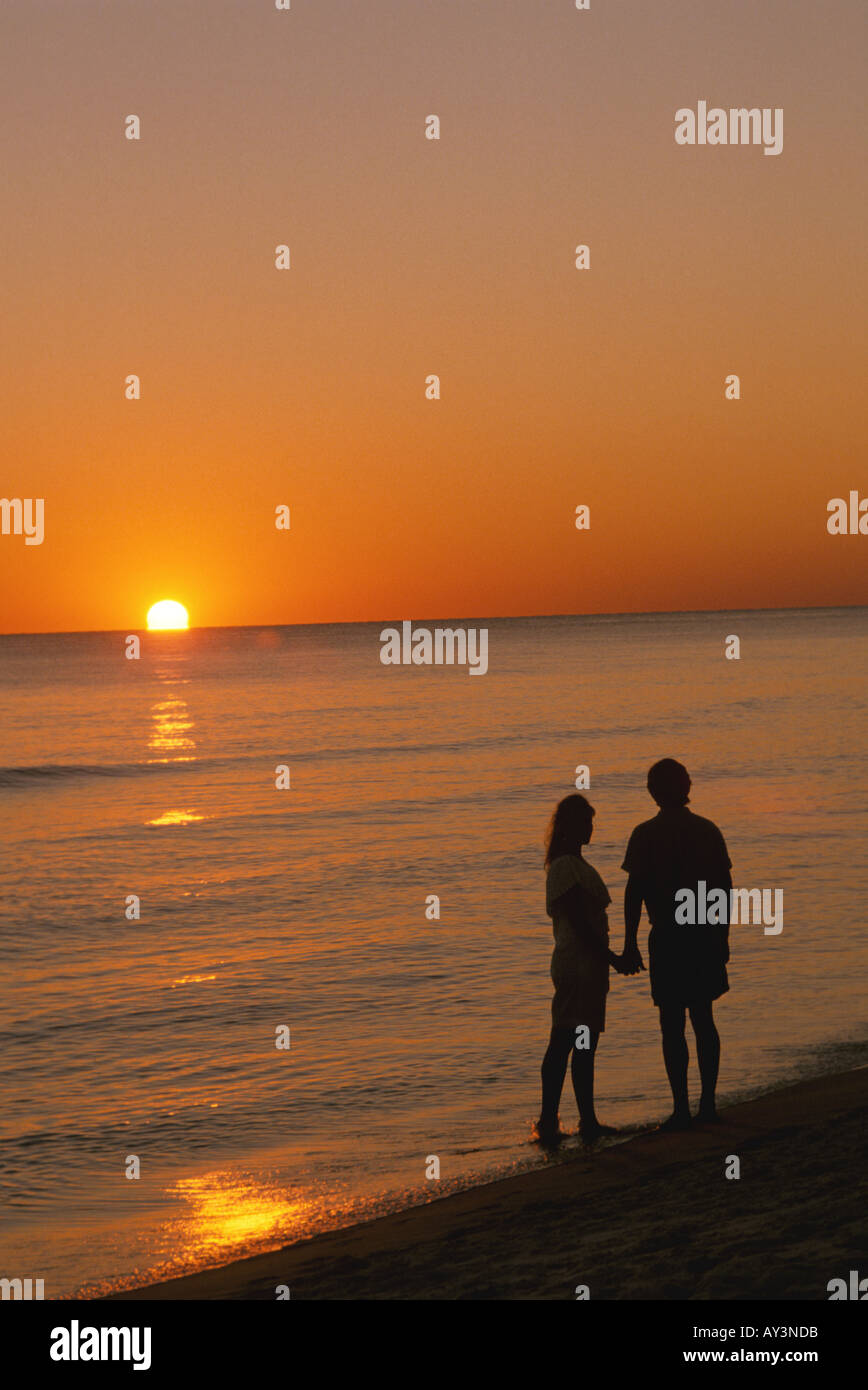 Beach Romantic couple sunset holding hands Stock Photo - Alamy