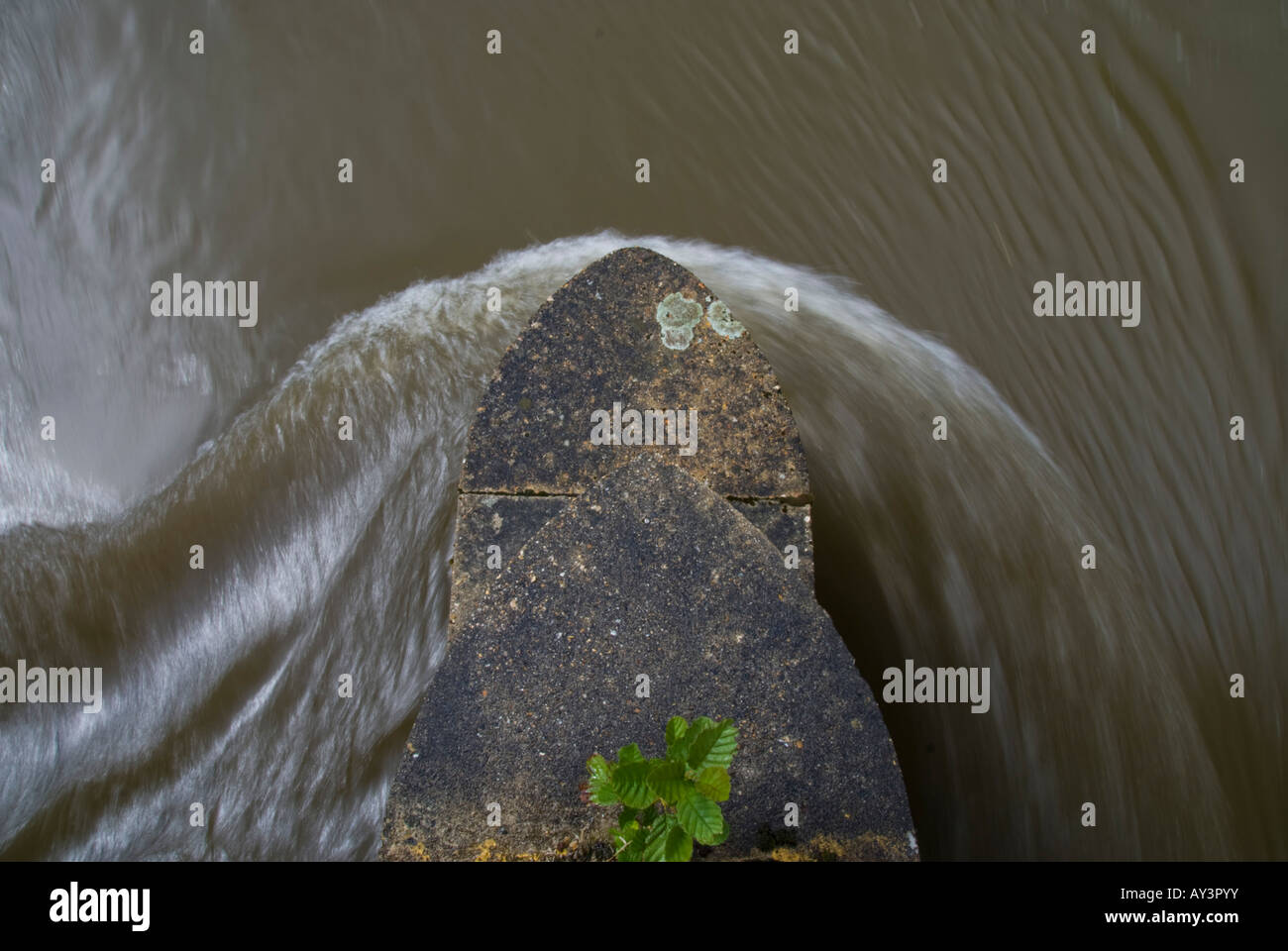 europe uk england river thames water flow Stock Photo
